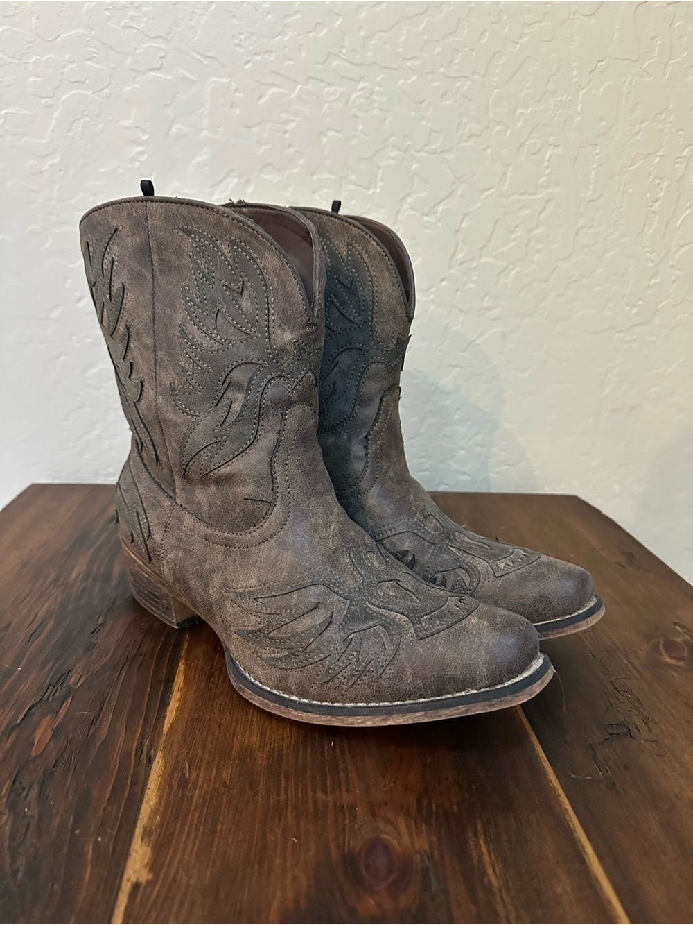 Roper Women’s Brown Suede Short Cowboy Boots